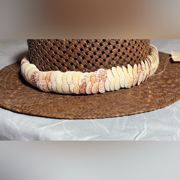 Authentic Shell Lei Pāpale - Picture 2 of 6